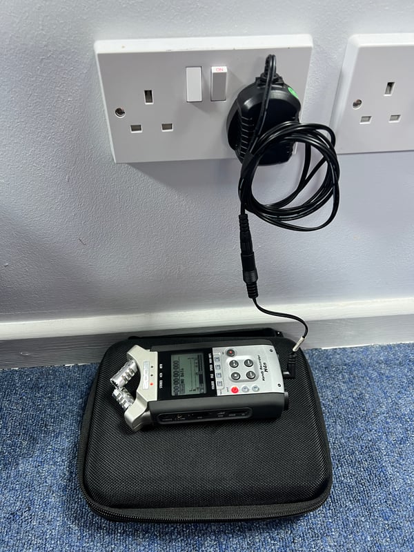 Zoom H4N Recorder + Accessories (Ex-hire) - Image 2