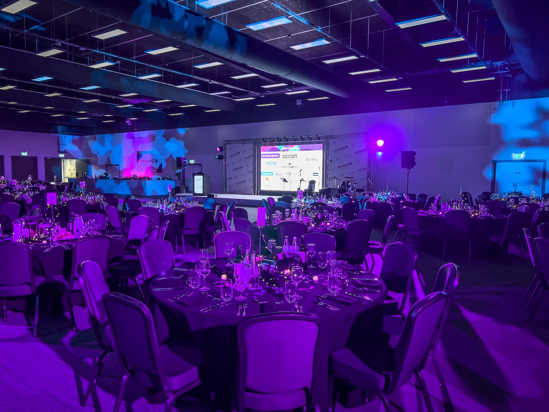 AV, audio visual, lectern, microphones, LED video wall, tv, speakers, microphones, PA system, technicians, projectors, projector screen, camera, live stream, streaming, uplighters, AVE Services, oxford, berkshire, hampshire, london