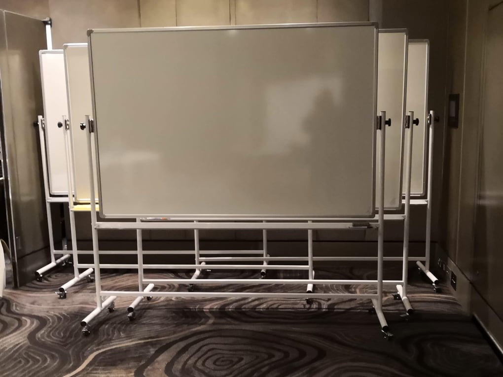 Whiteboard, white board, 800mm long x 1200mm wide, hire, whireboard hire, ave services, Berkshire, Hampshire, Wilthsire, Oxfordshire, Buckinghamshire, London, M3, M4, M25