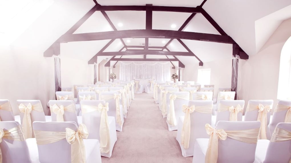 Sandfordsprings newbury kingsclere wedding live streaming venue 4G