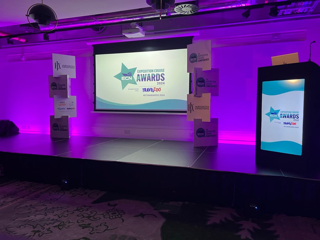 London Event, London, Conference, Bankside, Bankside hotel, Digital lectern, PA system, speakers, microphones, staging, lighting, spotlights, uplighters, meeting, large conference, awards, London, Berkshire, Av equipment, AVE Services