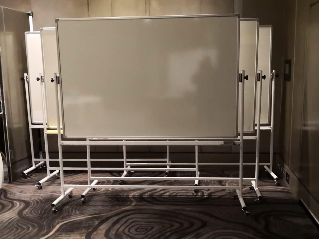 Whiteboard, white board, 800mm long x 1200mm wide, hire, whireboard hire, ave services, Berkshire, Hampshire, Wilthsire, Oxfordshire, Buckinghamshire, London, M3, M4, M25